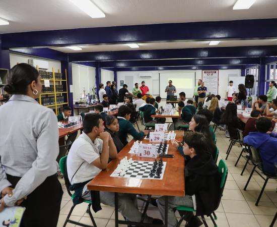 Participantes  en competencia dentro del Concurso Interinstitucional de Ajedrez 2025
