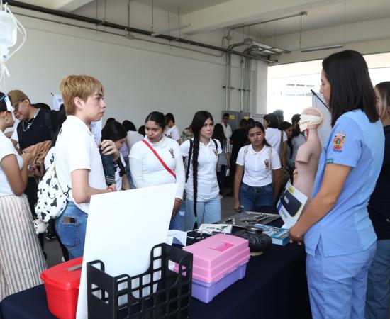 Segunda edición de la ExpoProfesiones 2025 vista participantes
