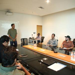 sesión de trabajo con representantes de la empresa Bloomberry Farms